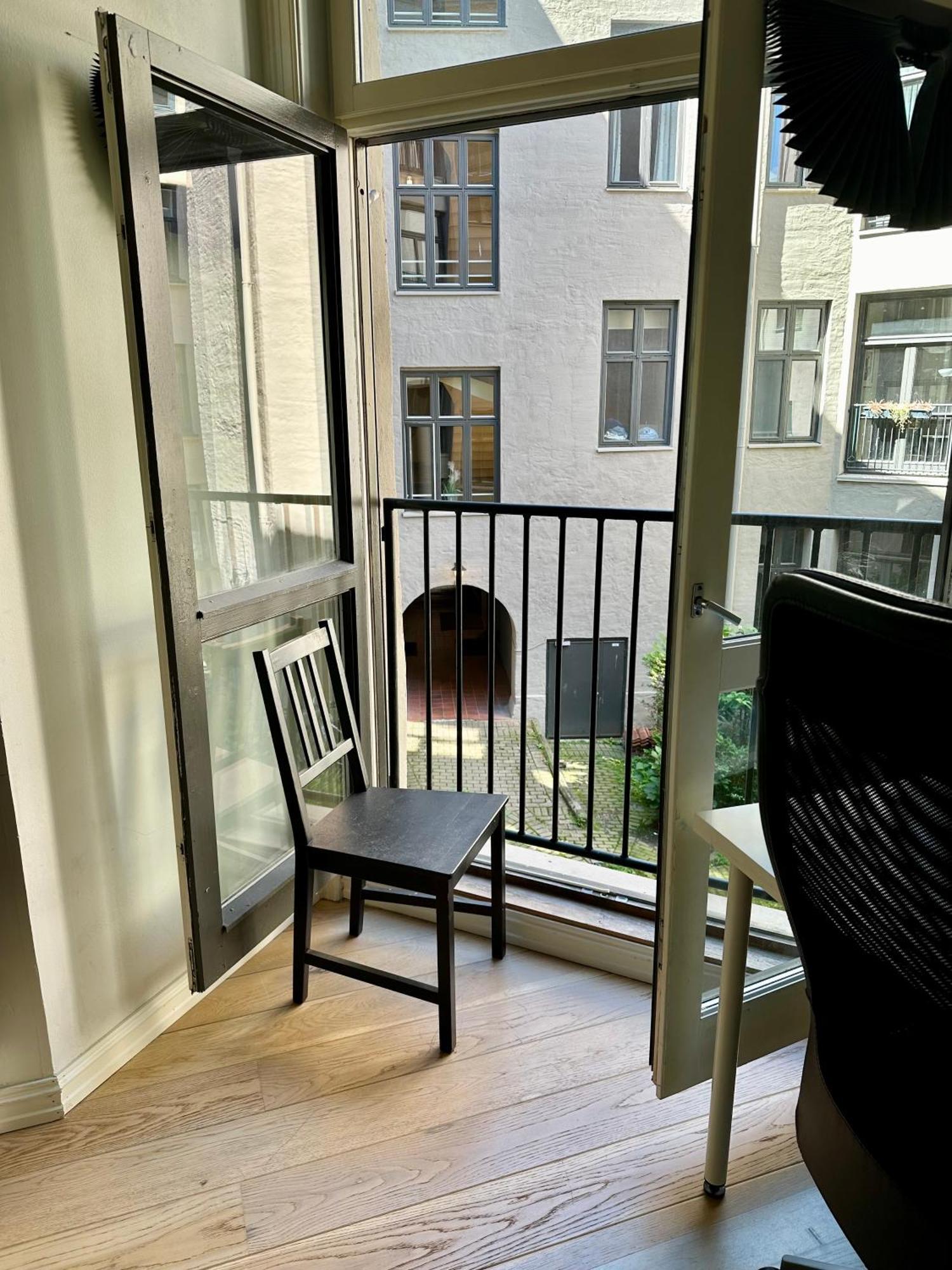 Classical 3 Bedroom, 2 Bath, Minutes From Royal Palace, Main Shopping Street, Restaurants & Downtown Oslo Exterior foto