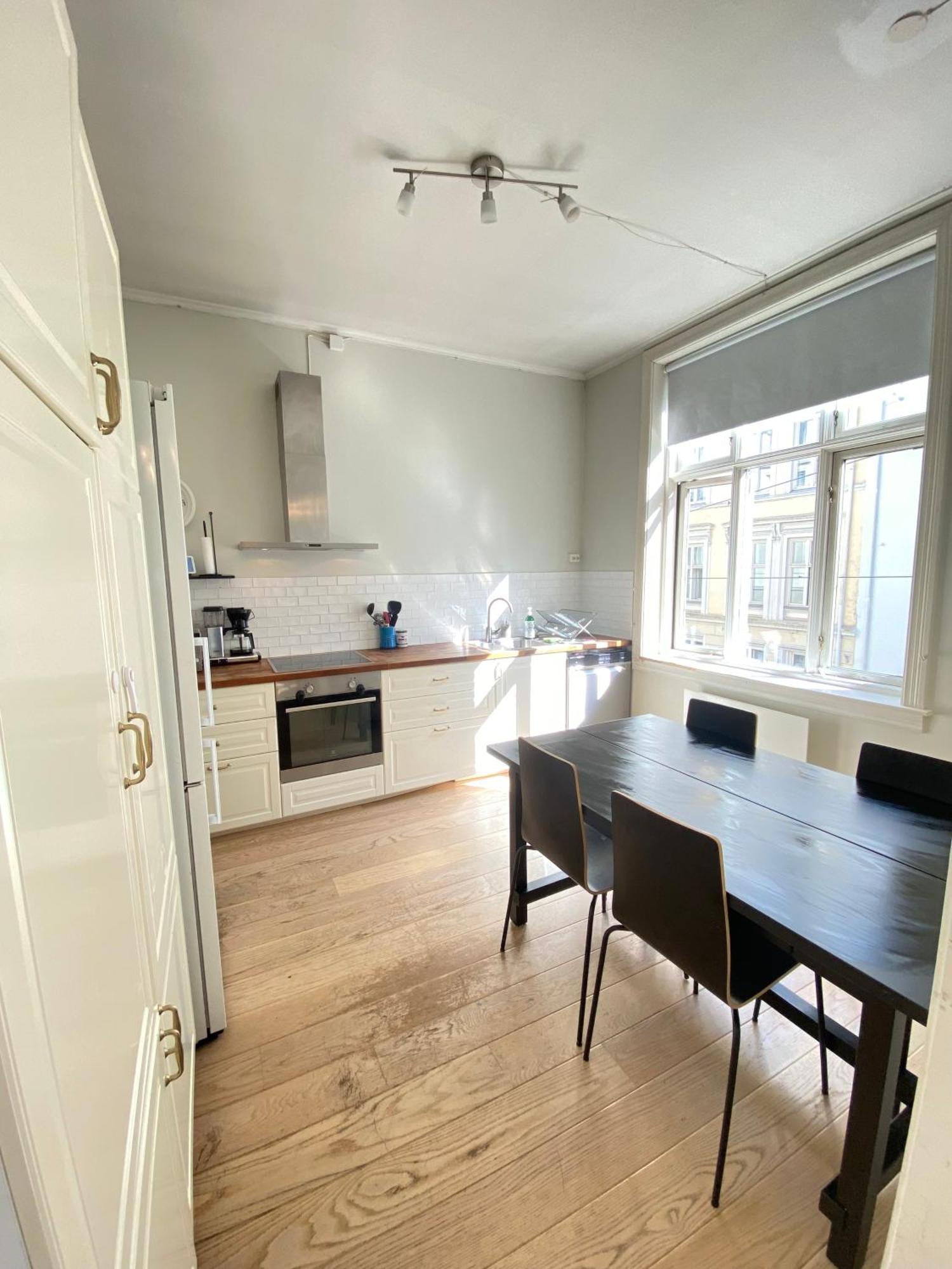 Classical 3 Bedroom, 2 Bath, Minutes From Royal Palace, Main Shopping Street, Restaurants & Downtown Oslo Exterior foto
