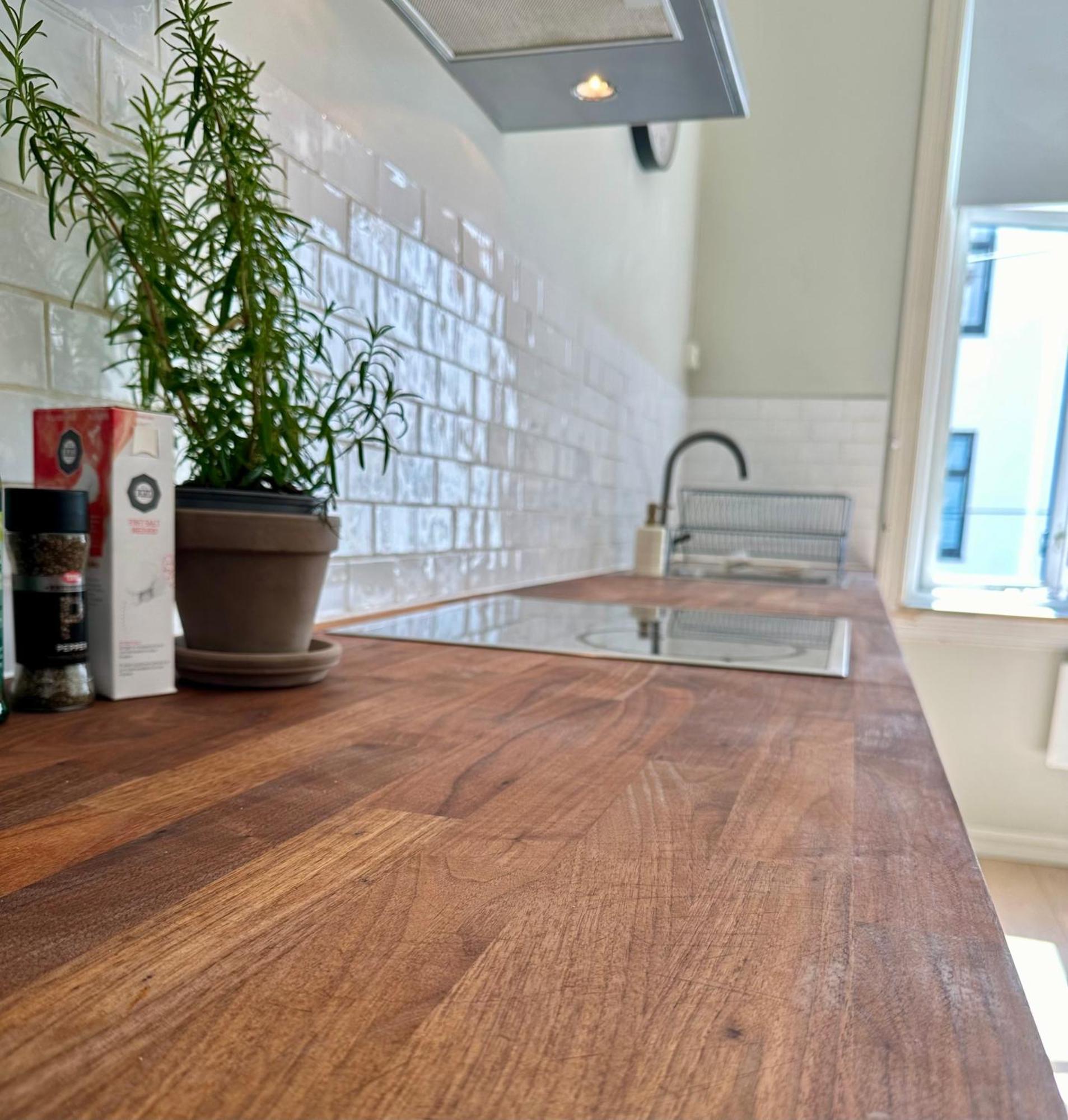 Classical 3 Bedroom, 2 Bath, Minutes From Royal Palace, Main Shopping Street, Restaurants & Downtown Oslo Exterior foto